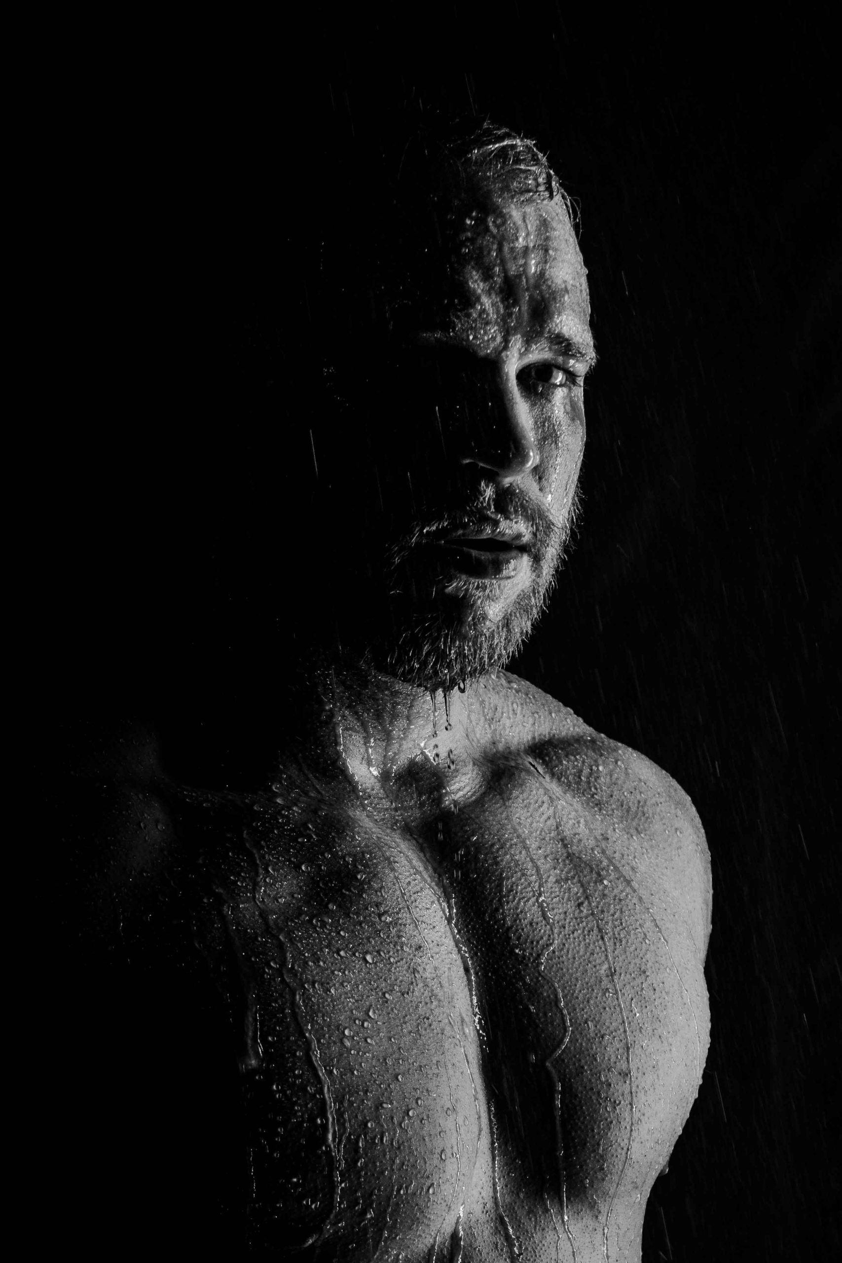 Esőszobás portré fotózás Márkkal - Önismeret